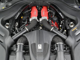 V8ツインターボエンジンを搭載。ターボならではのパワーを楽しめる反面、扱いやすさもあるエンジンです。