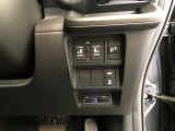 【両側電動スライドドア】リモコンや運転席のスイッチ操作のほか、ドアハンドルを少し引くだけでリアドアが自動開閉します♪