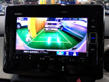 バックカメラの画像です。ガイドラインがスムースな車庫入れをサポートいたします。車庫入れの安心感がアップしますね。