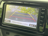 駐車時の安全性を高めるバックモニター。ガイドライン表示で、狭い場所でもスムーズな駐車操作をサポートします。後方確認も安心です。