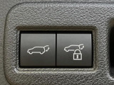 【パワーバックドア】スマートキーや運転席のボタンを押すだけでリアゲートが自動で開閉します!荷物を持っている時や、高い位置にあるバックドアを閉める際に便利な機能です♪