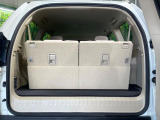 普段のお買い物や通勤、送迎等に十分な荷室スペースを確保しております。セカンドシートを倒すと、大きな荷物の積載も可能です♪