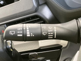直感的な操作で、雨天時も安全な運転をサポート。視認性の高いアイコンで、設定変更も簡単に行えます。日常のドライブで頼れる相棒となるでしょう。