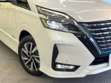 【LEDヘッドライト】悪天候や夜間走行時も良好な視界を確保し安心して運転できる高輝度LEDヘッドライトを装備!点灯速度が早く、消費電力も抑えられています。