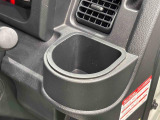 運転席ドリンクホルダー付いてます