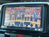 停車中には、地上デジタル放送を楽しめます。長距離移動や休憩時間に、リラックスした時間を過ごせるでしょう。