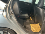 シートをはね上げれば、高さのある荷物も積めます。