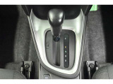 ハイブリッドカーですが運転操作は普通の車と変わりませんのでご安心ください。操作方法はスタッフが説明いたしますのでお気軽にご質問ください