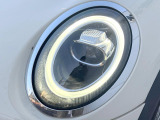 ●LEDヘッドライト:夜間走行時も良好な視界を確保し安心して運転できる高輝度LEDヘッドライトを装備!点灯速度が早く、消費電力も抑えられています。