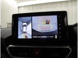 パノラミックビューモニター付きです。車両を上から見たような映像をディスプレイオーディオ画面に表示。運転席からの目視だけでは見にくい、車両周辺の状況をリアルタイムでしっかり確認できます。
