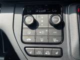 【 左右分離型フルオートエアコン 】運転席と助手席でそれぞれお好みの温度設定が可能で全席にも適切な空調をお届け致します!//