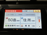 目的地設定も簡単に行えるナビゲーションシステム。ラジオやCDなど、多彩なメディアに対応し、快適なドライブをサポートします。