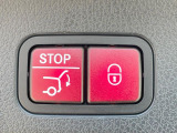 ●電動リアゲート:ワンタッチでリアゲートの開閉ができ、荷物などで両手が塞がっている状態でも簡単に開閉ができる便利機能です。