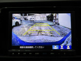 バックカメラの画像です。ガイドラインがスムースな車庫入れをサポートいたします。車庫入れの安心感がアップしますね。