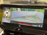 【パノラミックビューモニター】専用のカメラにより、上から見下ろしたような視点で360度クルマの周囲を確認することができます☆死角部分も確認しやすく、狭い場所での切り返しや駐車もスムーズに行えます。