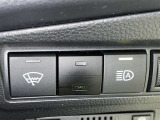 オートマチックハイビームとは、先行車や対向車のライトを認識し、ハイビームとロービームを自動で切り替える機能です。夜道の視界を確保します。詳細は販売店スタッフまでおたずねください。