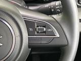 【クルーズコントロール】高速道路もラクラク走行。アクセルを離しても一定速度で走行ができ、長距離運転時の負担を軽減!加速・減速も簡単なスイッチ操作で調整できます。