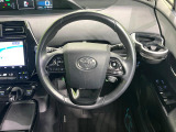 【純正革巻きステアリング】上質な革を使用することで、手にしっかり馴染みとても運転しやすいハンドルです♪