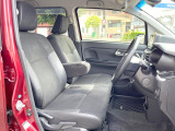 運転席シート廻りは使用感も少なく、良好な状態となっています。前オーナー様が丁寧に使っていたことがよくわかりますね。