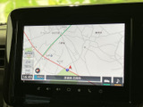 高精細な画面で、運転をサポート。地図表示はもちろん、多彩な情報で快適なドライブを演出します。お気に入りの音楽も楽しめますよ。