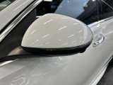 当店でお車をご購入のお客様はオーナー様専用保険「メルセデス・ベンツブランド保険」にご加入頂けます。飛来物によるフロントガラス破損やパンクによるタイヤ交換の際に、修理費用の一部をご負担致します。