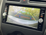バックモニター付きで、狭い場所での駐車や後退時も安心です。ガイドライン表示で、距離感もつかみやすくなっています。