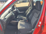 運転しやすい視界と、操作しやすいレイアウト。快適なドライビングをサポートする、機能的な空間です。上質な素材使いも魅力です。