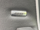【BOSEサウンドシステム】メーカーオプションの高品位サウンドシステムを搭載。専用のチューニングが施された大小様々なスピーカーから良質なサウンドが奏でられ、臨場感あふれる音響空間を演出します。
