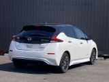 外装色:ピュアホワイトP/スーパーブラック2トーンです。プレミアム認定中古車の4つのポイント 1.5年未満/走行距離5万Km以内 2.車輌評価4.5以上 3.徹底した点検整備 4.2年間の無料保証。
