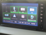 Apple CarPlayやAndroid Auto対応。スマートフォンと連携し、普段使っているアプリを大画面で操作できます