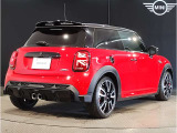 MINIのお車は、&ldquo;駆け抜ける歓び&rdquo;を体現しております。走行の安定性とコーナリングの良さを追求し、思い通りにハンドルの操作可能です。