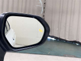 ウインカーミラーにはBSM(ブラインドスポットモニター)を搭載。隣を走る車両が死角に入るとLEDインジケーターを点灯。また、ウィンカーを出すとインジケーターも光って点滅!注意を促してくれます