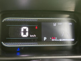 見やすいメーターパネルで、運転状況を把握しやすいです。必要な情報が一目でわかり、安全運転をサポートします。