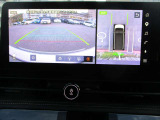 上空から見下ろしているかのように駐車できるアラウンドビューモニター。車庫入れや縦列駐車に役立ちます。