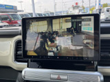 停車中にテレビや映像を楽しめる機能が搭載。休憩時間などにリラックスできる空間を提供します。様々なコンテンツを楽しめますね。