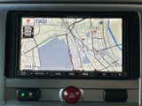 見やすい地図画面で、目的地までの道案内をスムーズに行えます。渋滞情報も確認できるので、効率的なルート選択が可能です。