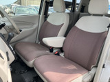 運転席周りのレイアウトは、使いやすさを重視。操作に必要なものがすべて手の届く範囲にあります。快適な運転環境です。