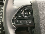 運転中、オーディオの操作をしてて、ハッとしたことはありませんか?ステアリングスイッチは、運転中でもハンドルでオーディオの操作が可能です。安全なドライブをサポートします。