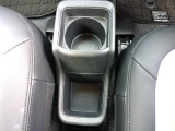 ドリンクホルダー付きです。