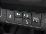 ◆パーキングセンサーシステム◆車庫入れの時などに近くに障害物がある場合、障害物までの距離を音で知らせてくれます。