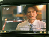 停車中には、お気に入りの番組や映像を楽しめます。長距離移動の休憩時間に、リラックスしたひとときを過ごせる便利な機能です。