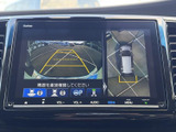 後方確認をサポートするモニター画面。駐車時の安全性を高め、運転をより安心なものにします。狭い場所でもスムーズな駐車が可能です。