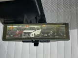 インテリジェント ルームミラーです。車両後方のカメラ映像をミラー面に映し出します。