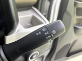 操作しやすい位置に配置されたウインカーレバー。直感的な操作感で、安全な車線変更をアシストします。