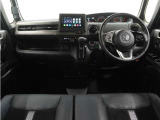 ◆インテリアパネル◆視界広々で非常に運転しやすくロングドライブでも疲れを感じさせないすっきりとまとまったインパネ周りです。