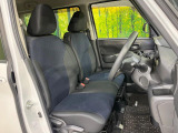 運転席シート廻りは使用感も少なく、良好な状態となっています。前オーナー様が丁寧に使っていたことがよくわかりますね。