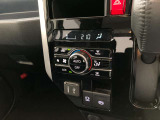 オートエアコンは温度を設定するだけで、自動で風量などを設定してくれます。運転しながら操作も必要ないので、安全性も向上します。