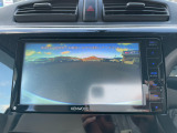 バックモニター装備。画面にて後方の確認が行えるので、バック駐車や車庫入れの際には重宝します。車の運転に慣れない方でも安心のガイドライン表示機能付。