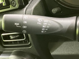 雨の日の運転をサポートするワイパーレバー。操作も簡単で、視界をクリアに保ちます。悪天候時でも安心の運転をサポートします。