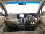 【前方視界】開放的な前方視界!運転がしやすく疲れにくいです♪窓が大きく、見通しがとっても良いおクルマですよ♪